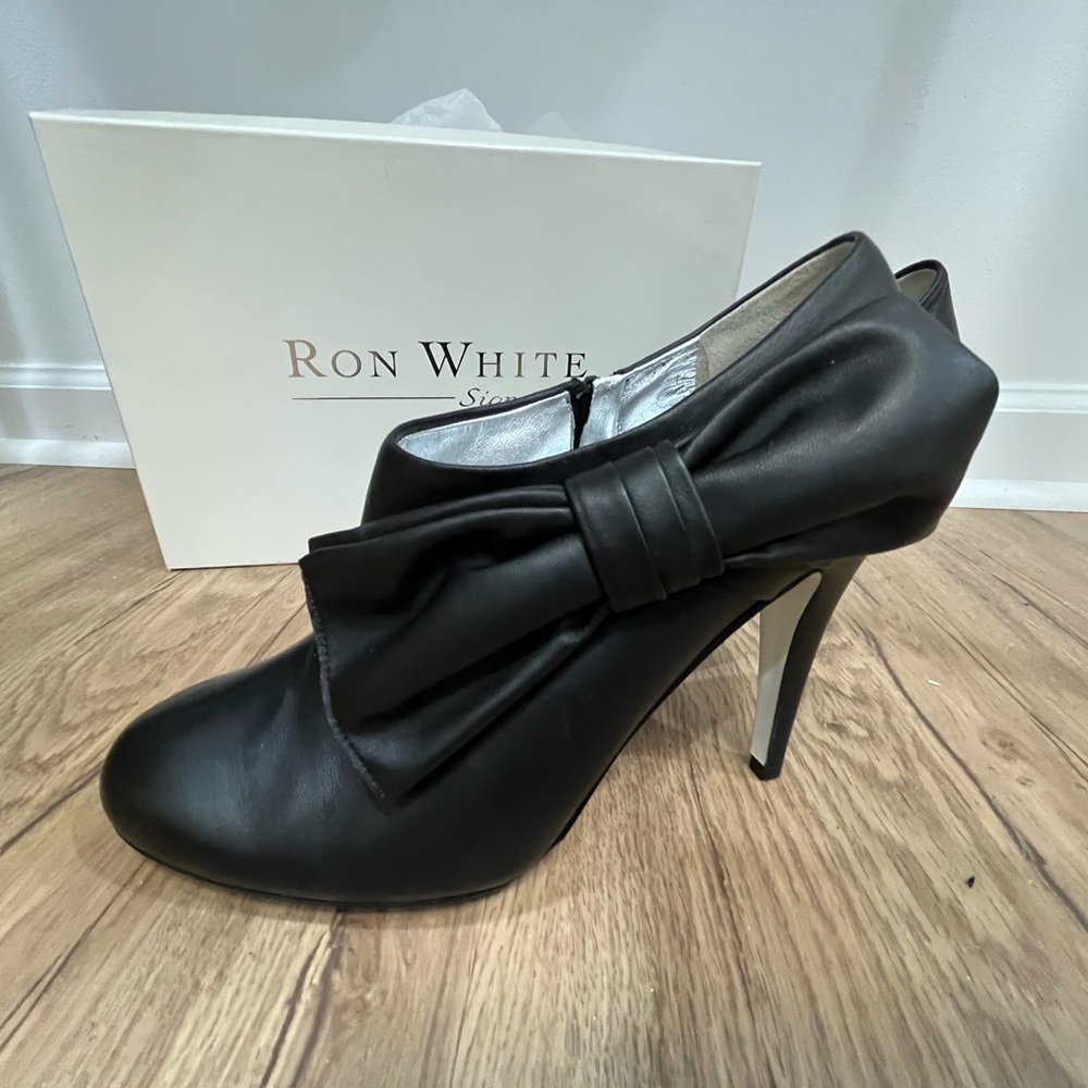 RON WHITE Leather Bootie with Bow US 8 EU 38.5 Black